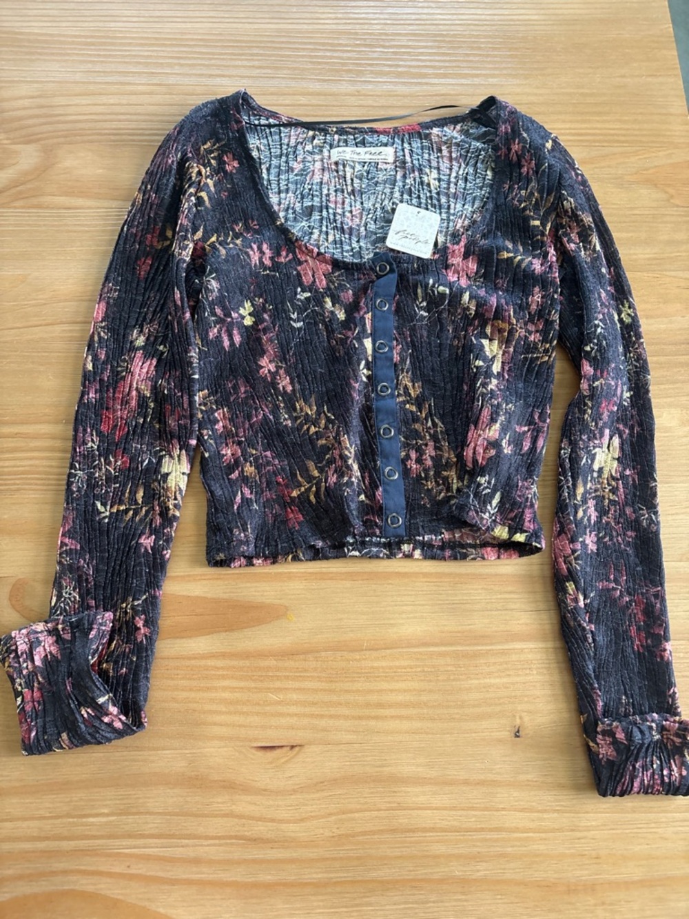 We The Free Ribbed Floral Snap-Front Long Sleeve Top in Black and Pink